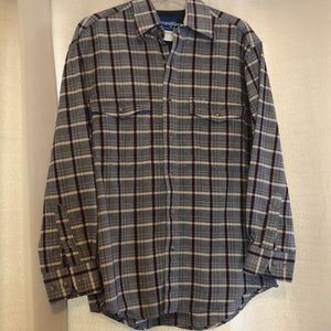 Wrangler dress/casual western shirt. P420